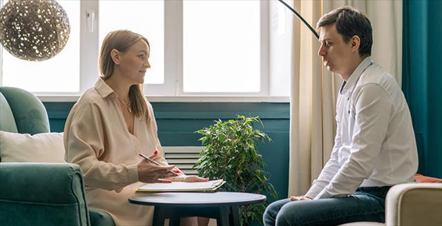 female psychologist talking to male patient