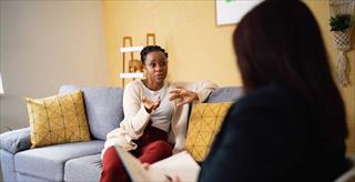 Woman of Black ethnicity, sharing her thoughts and emotion at the therapy